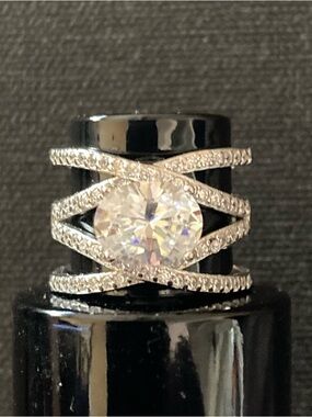 Moissanite Diamond Crisscross Ring
